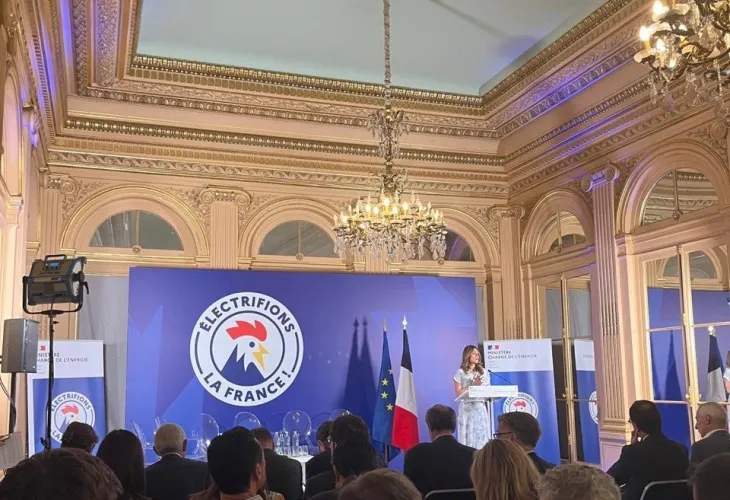 La ministre Maud Bregeon annonce le lancement de l'appel à projets offre intégrée PAC depuis son ministère.