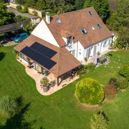 Maison panneaux solaire carré 